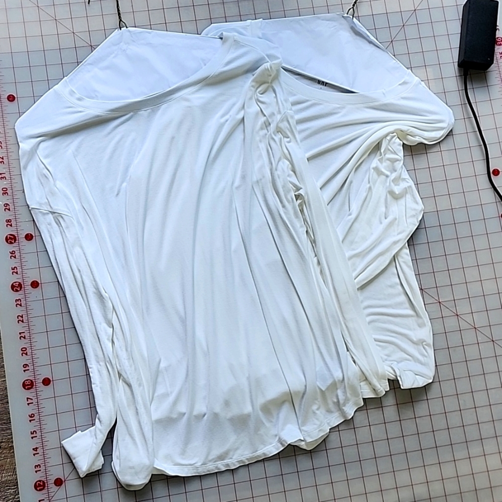 GAP bondle of 2 white Strechy long sleeve  top light weigh blouse